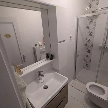 Ground Floor 50m From