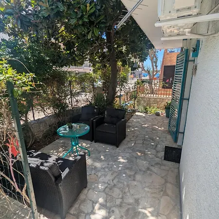 Ground Floor 50m From