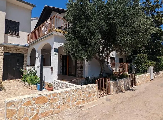 Ground Floor 50m From