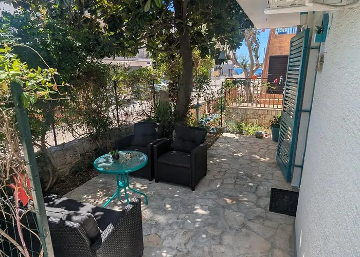 Ground Floor 50m From